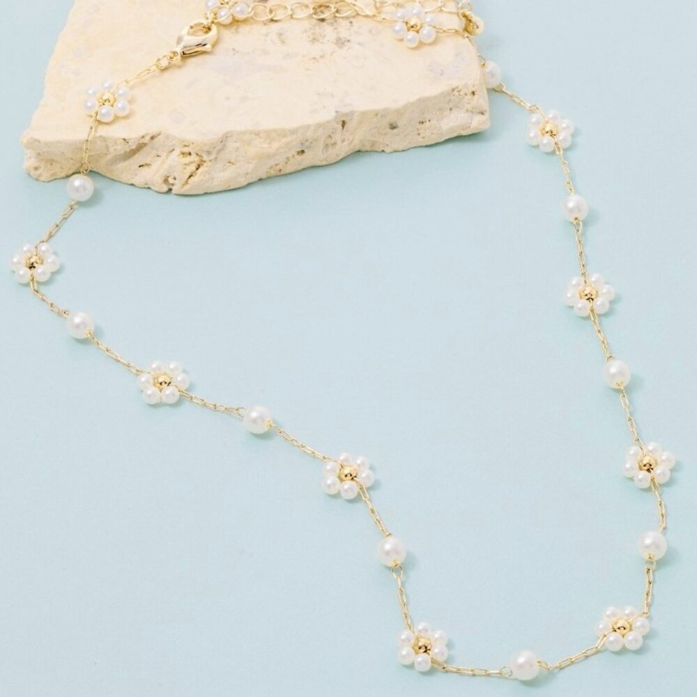 ERYN WHITE BEADED FLOWER NECKLACE